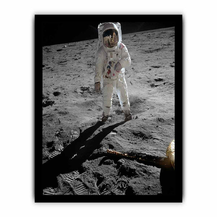 Astronaut  Walk   on Moon